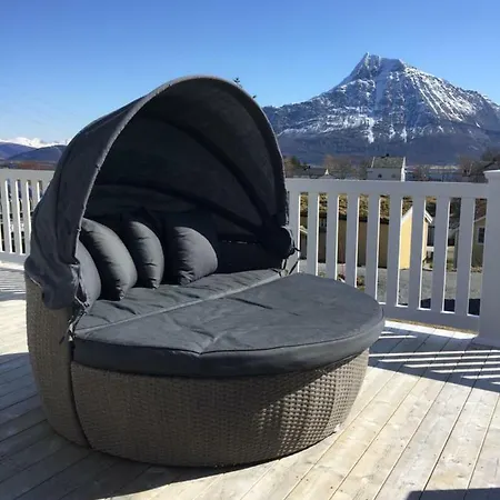 Netskaret At Sorarnoy Feriehus Arnoy