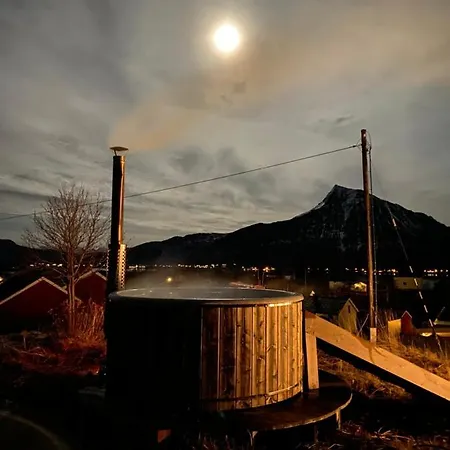 Netskaret At Sorarnoy Holiday home *