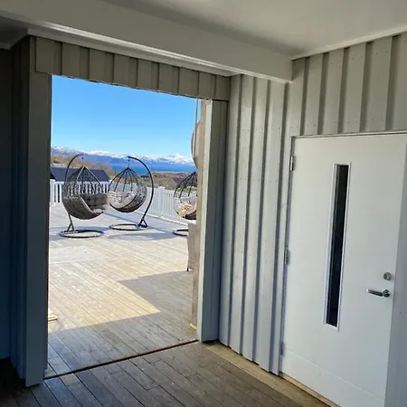 Netskaret At Sorarnoy Holiday home *